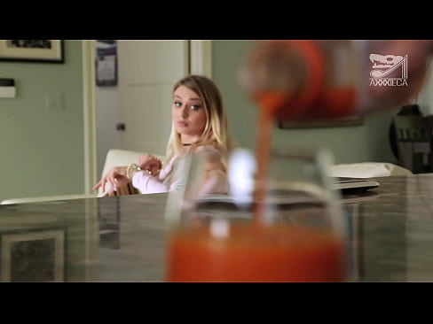 ❤️ ګرمه نجلۍ د لویو ټوټو او سخت بلی سره له لاسه ورکوونکي څخه چرګ ترلاسه کوي، مګر ډیر سخت ❌