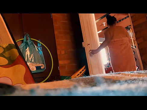 ❤️ زما تره زه په شاور کې تعقیبوم، هغه ما ته د شاور کولو په وخت کې ټوخی کوي. ❌